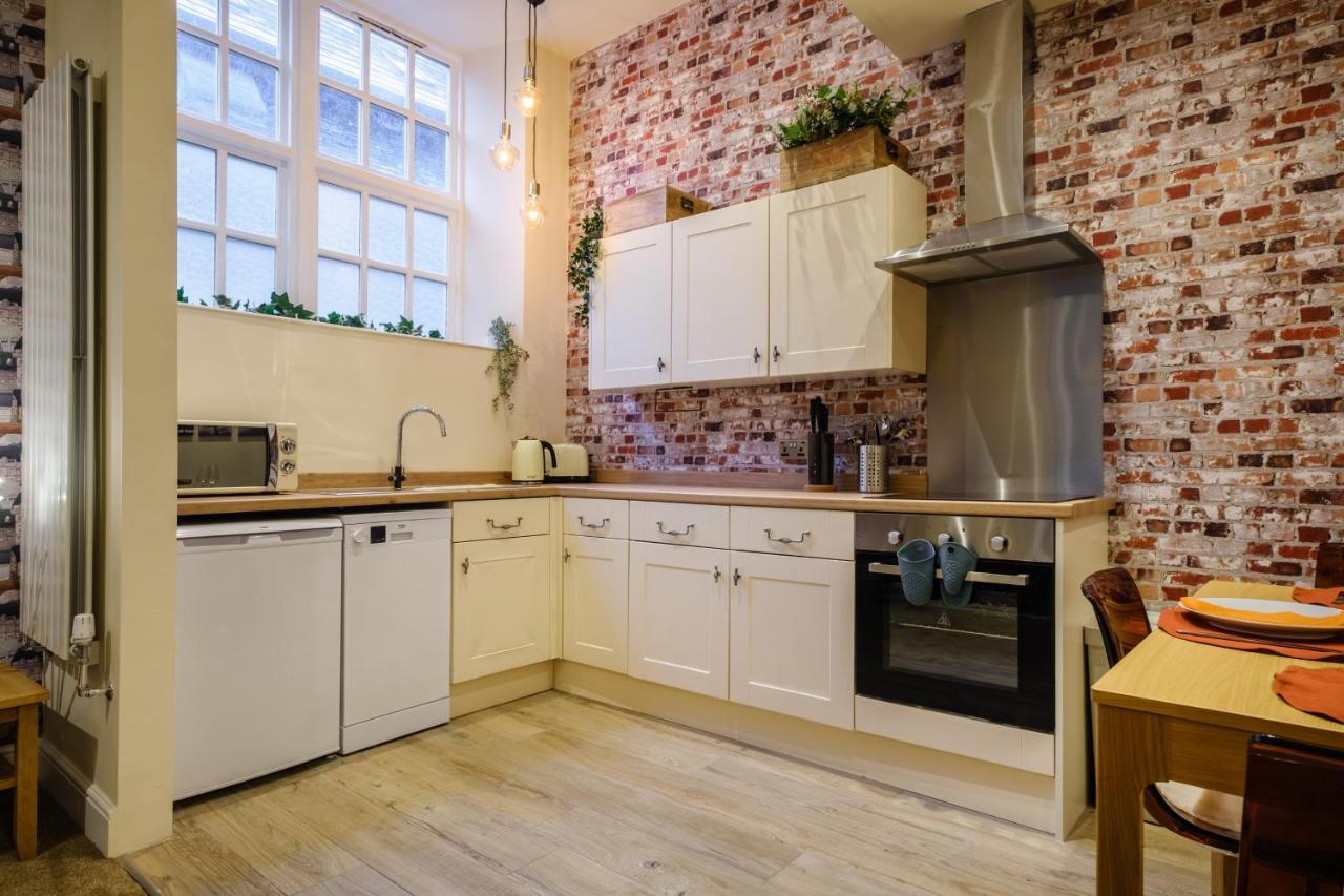 Flat 2, The Old Antiques Warehouse - Free Off-Site Health Club Access With Pool, Sauna, Steam Room & Gym Bowness-on-Windermere Buitenkant foto