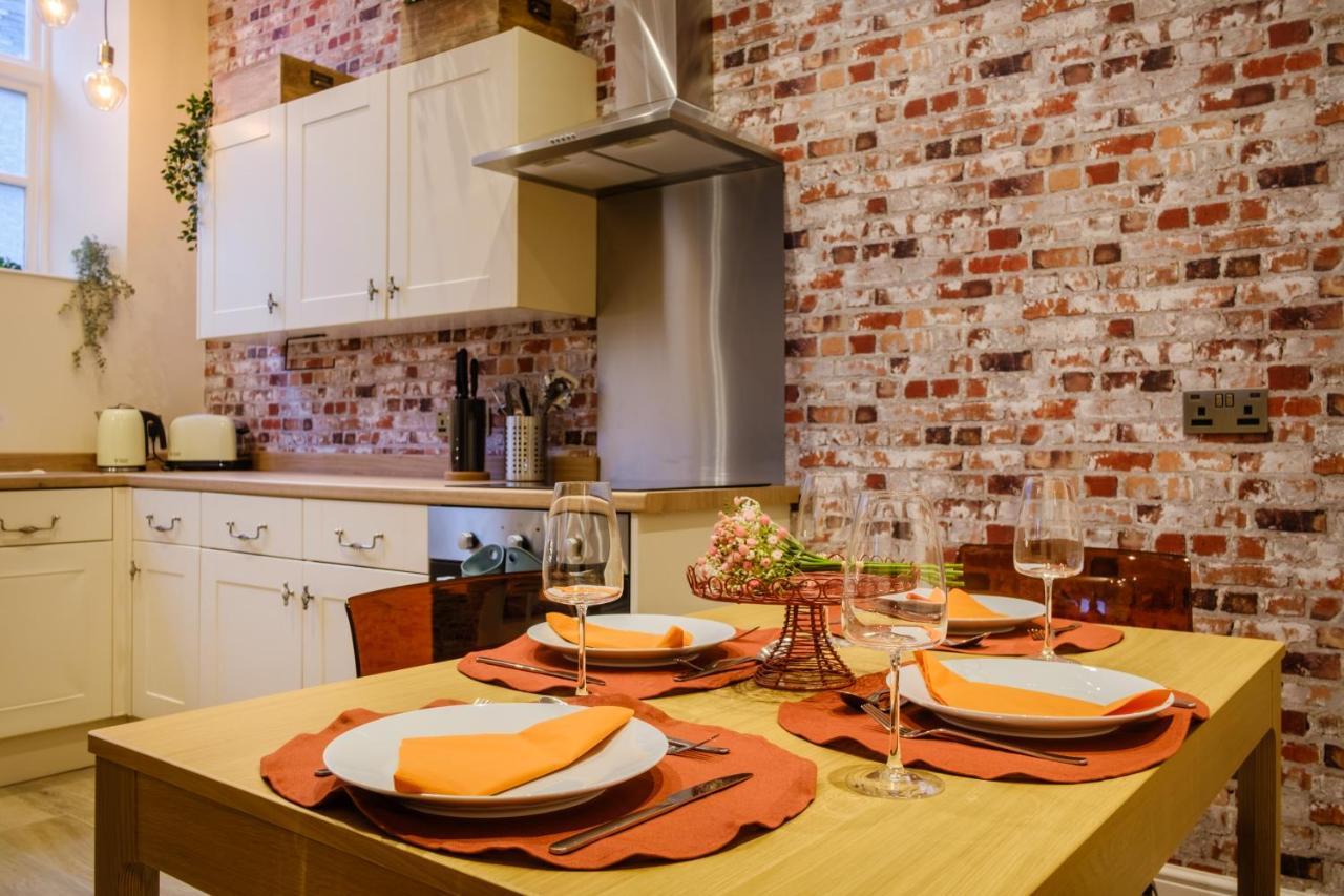Flat 2, The Old Antiques Warehouse - Free Off-Site Health Club Access With Pool, Sauna, Steam Room & Gym Bowness-on-Windermere Buitenkant foto